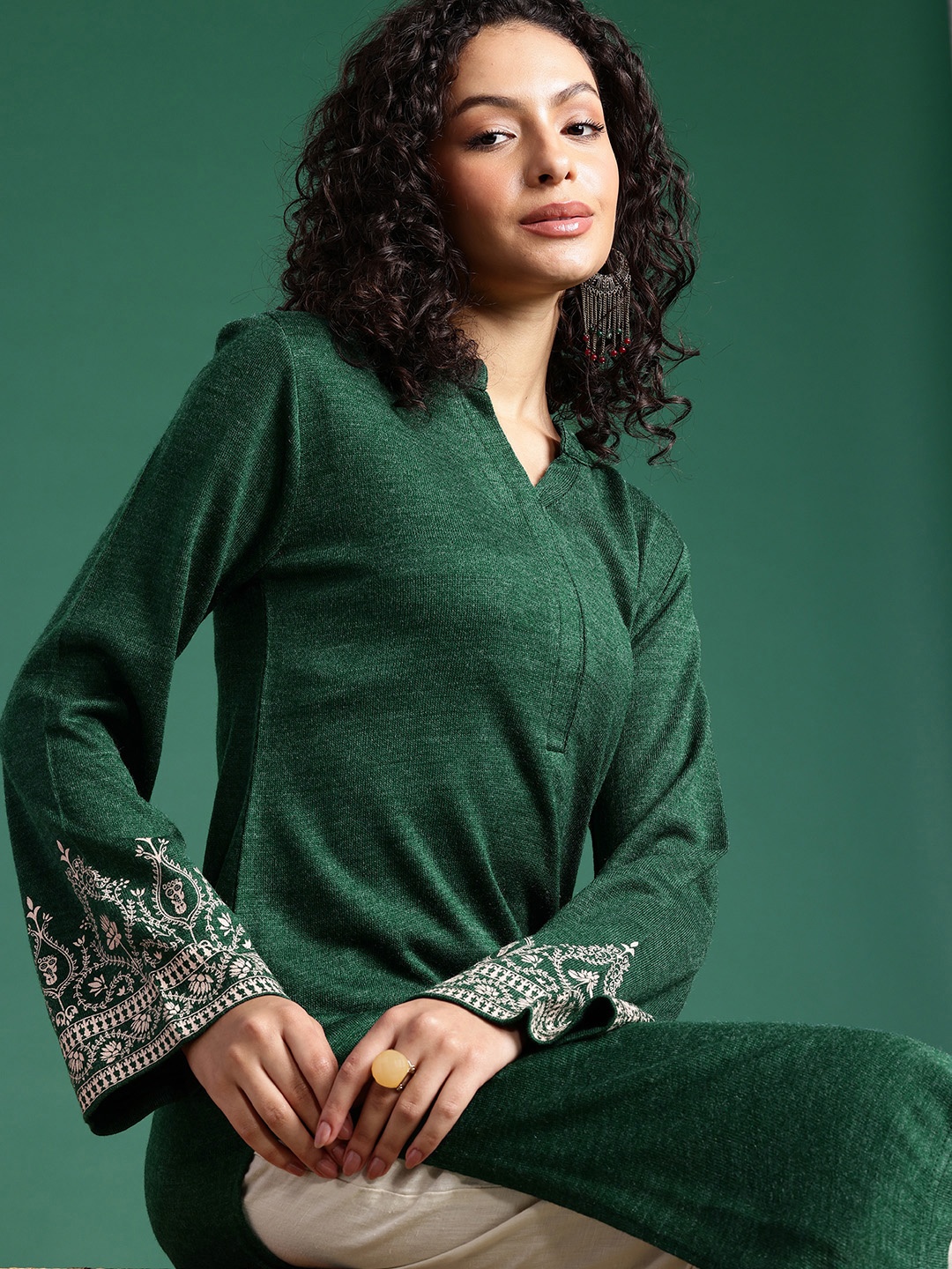 

Sangria Mandarin Collar Acrylic Straight Kurta, Green