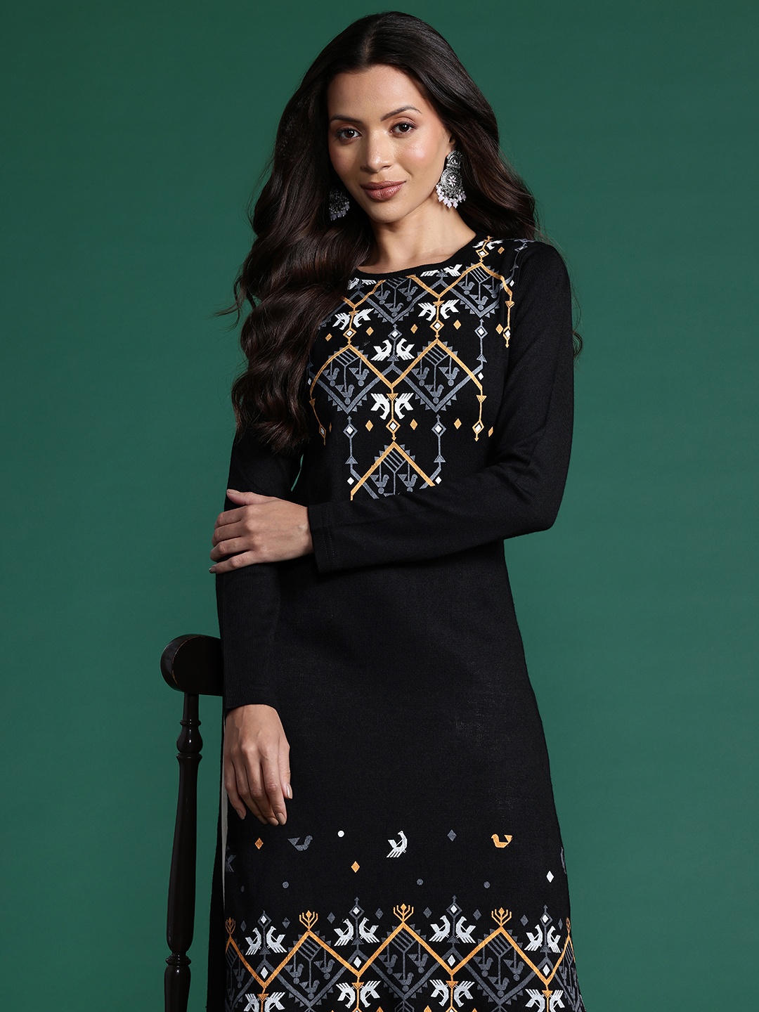 

Sangria Tribal Print Acrylic Kurta, Black