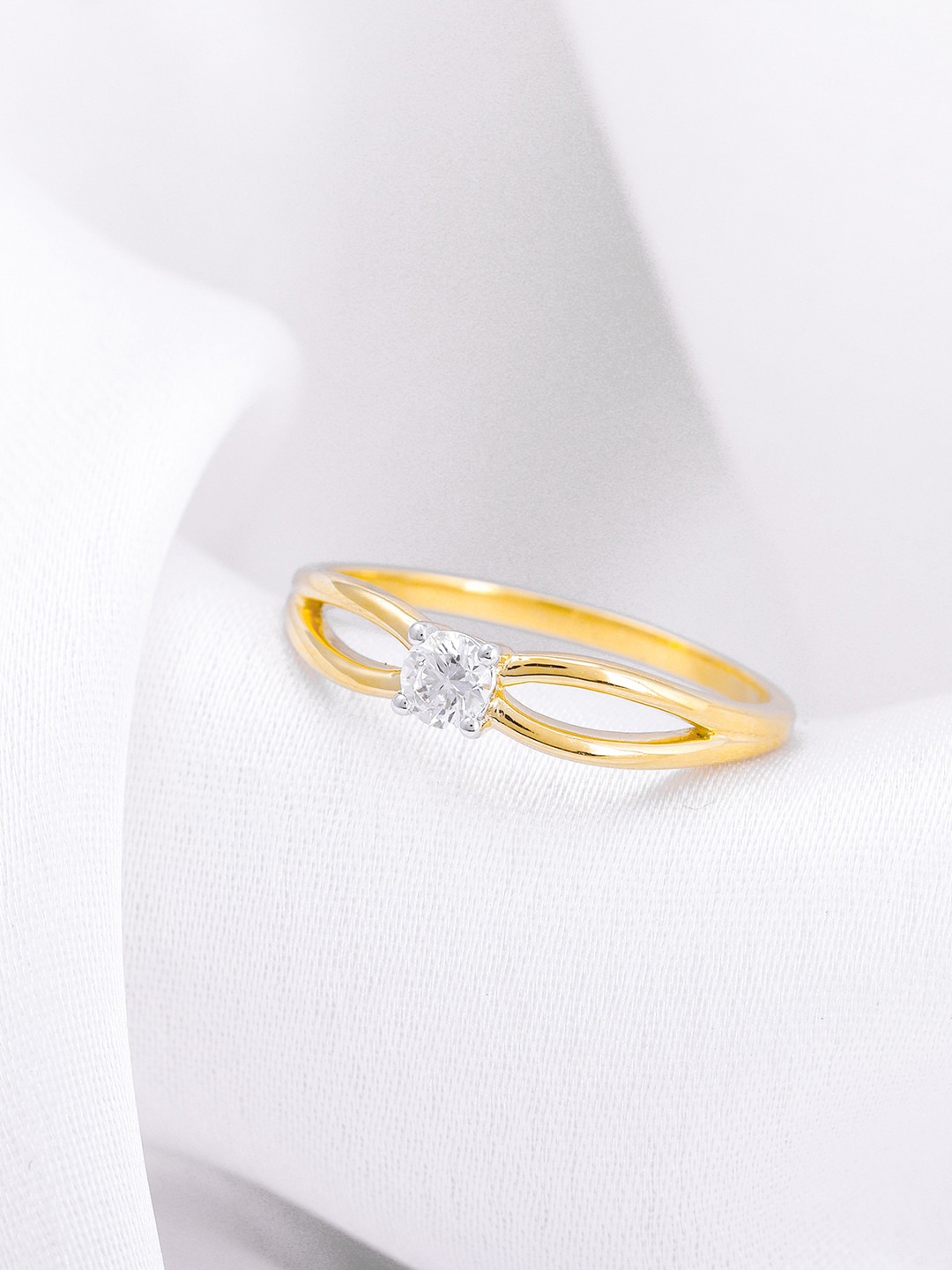 

GIVA Charming Magic 18KT Gold Diamond Studded Finger Ring-2.0 gm