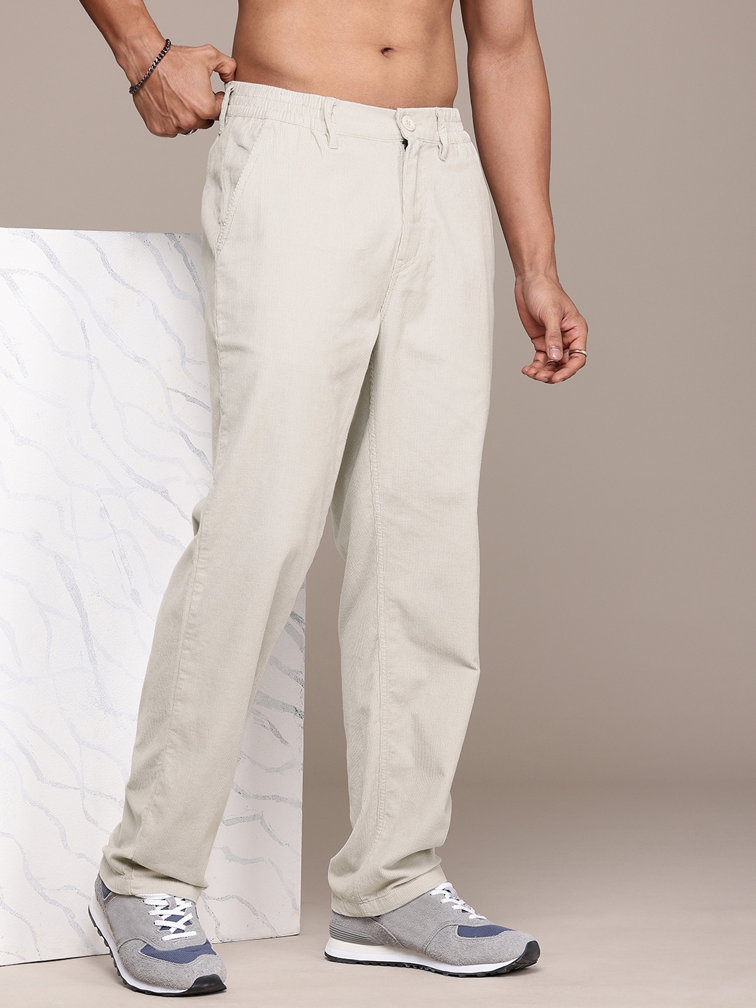 

The Roadster Life Co. Men Straight Fit Corduroy Pure Cotton Chinos Trousers, Grey