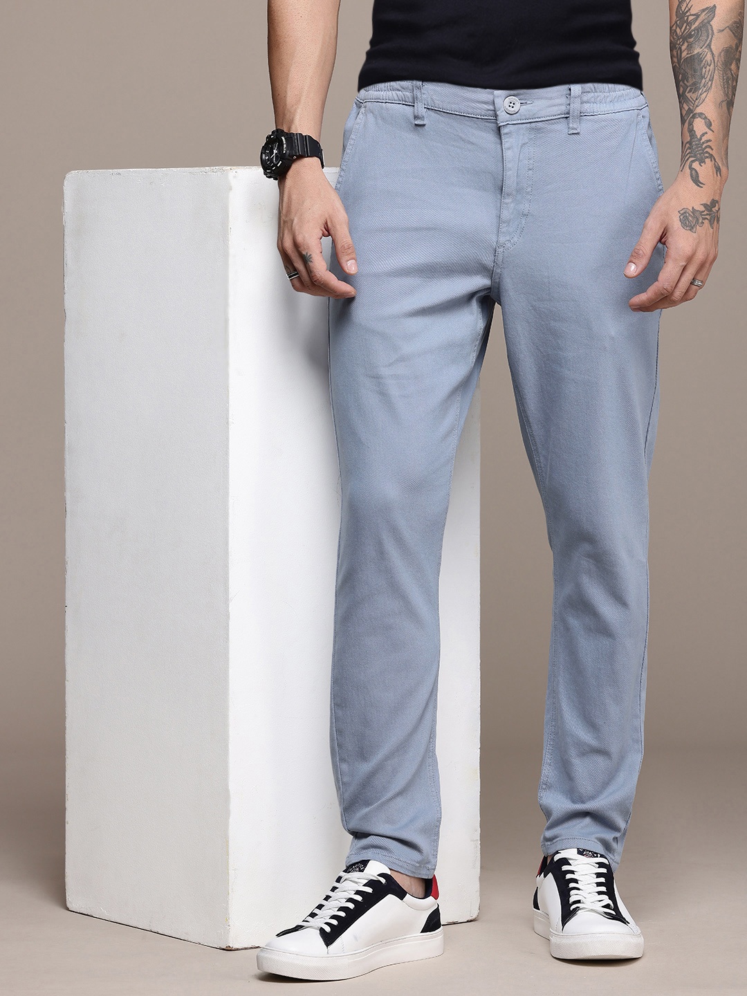 

The Roadster Life Co. Men Tapered Fit Chinos Trousers, Blue