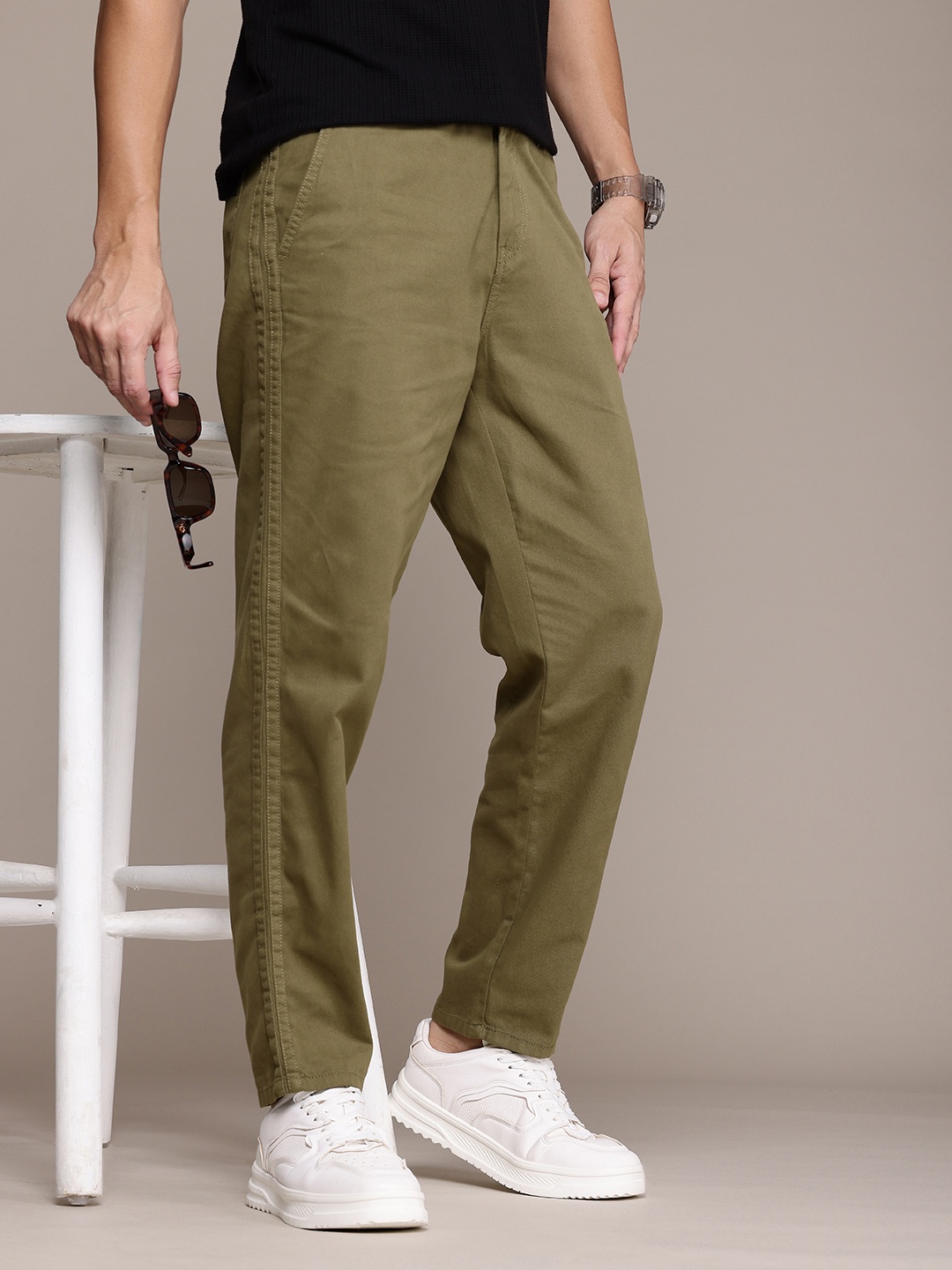 

The Roadster Life Co. Men Relaxed Fit Pure Cotton Chinos Trousers, Olive