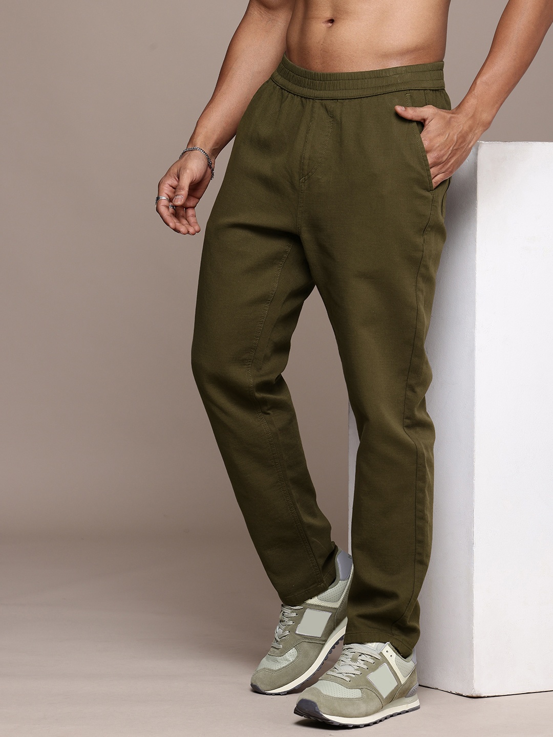 

The Roadster Life Co. Men Textured Pure Cotton Joggers Trousers, Olive