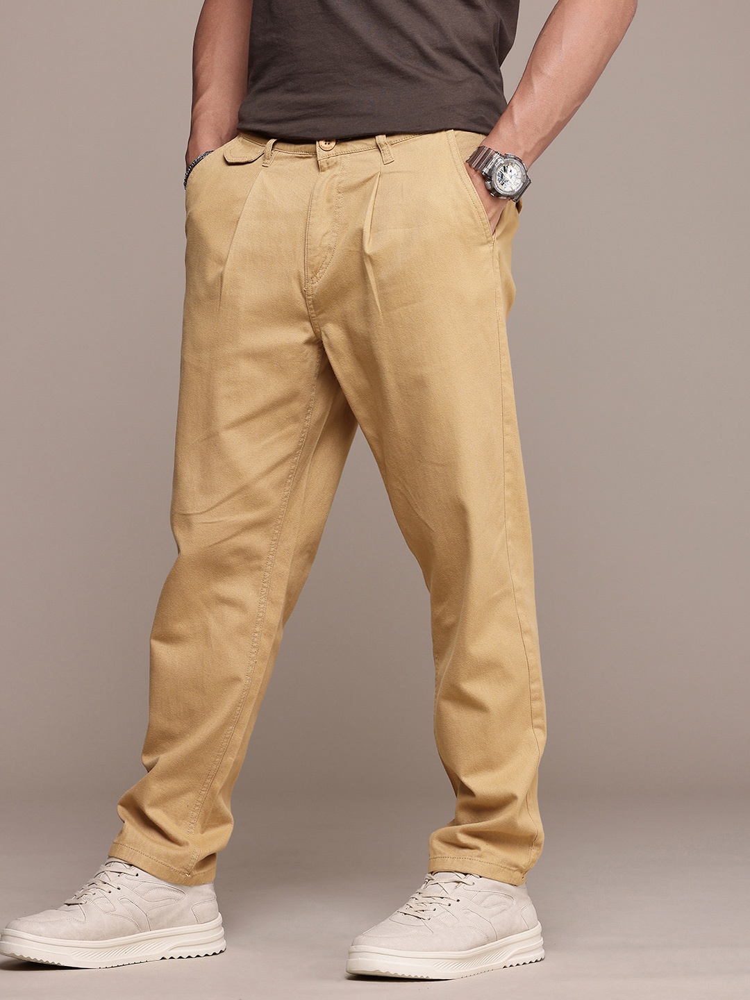 

The Roadster Life Co. Men Relaxed Fit Pleated Pure Cotton Chinos Trousers, Beige