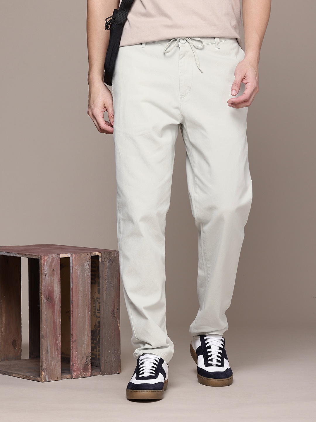 

The Roadster Life Co. Men Pure Cotton Relaxed Fit Chinos Trousers, Grey