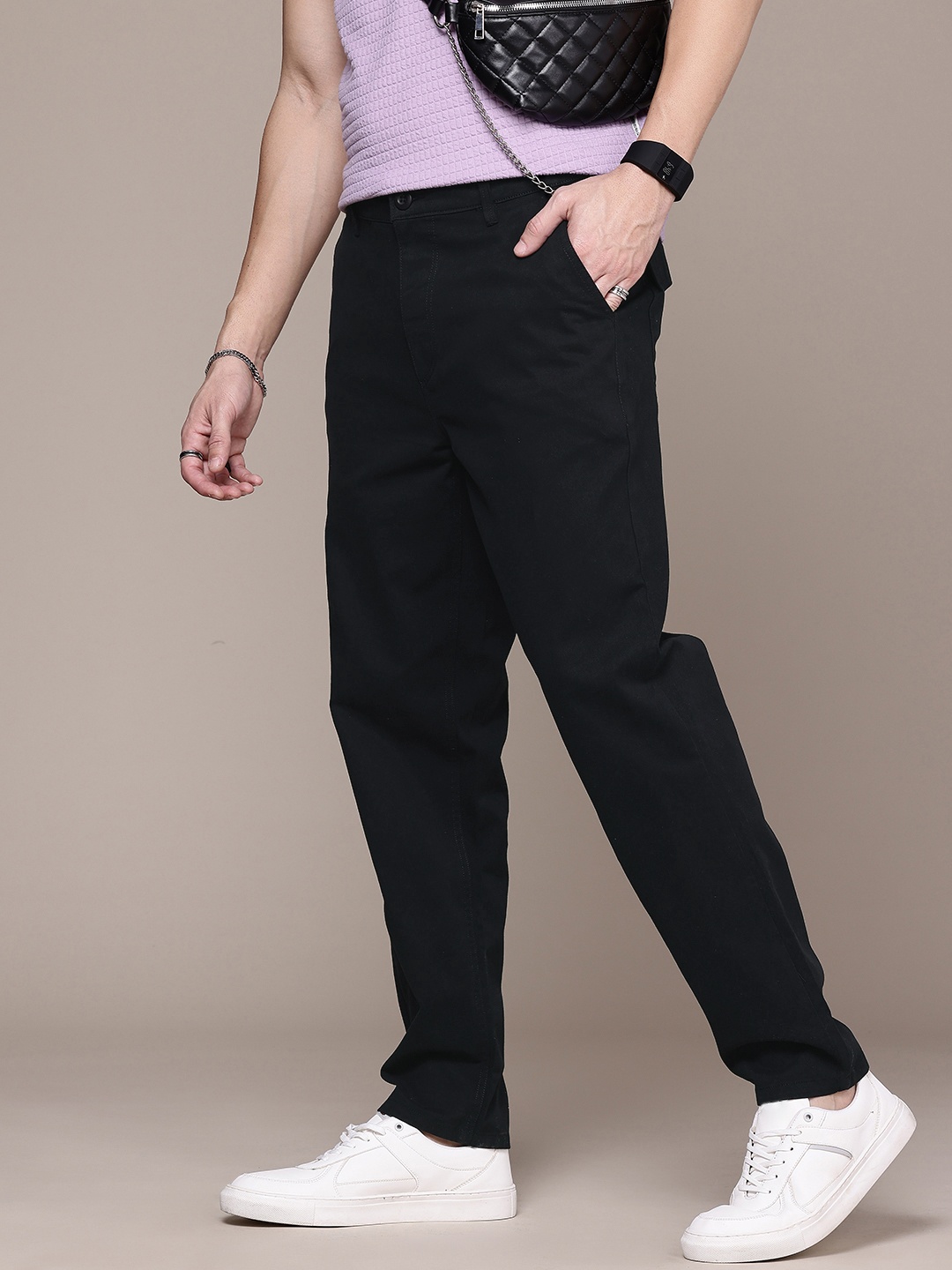 

The Roadster Life Co. Men Relaxed Fit Chinos Trousers, Black