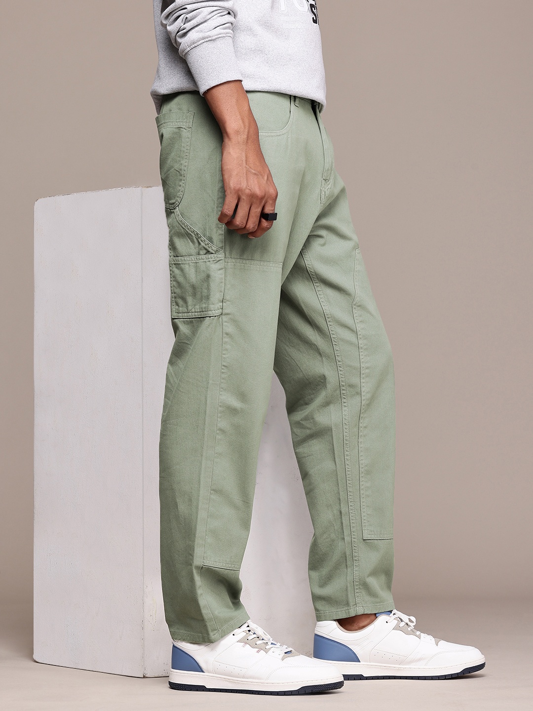 

The Roadster Life Co. Men Pure Cotton Relaxed Loose Fit Cargos Trousers, Green