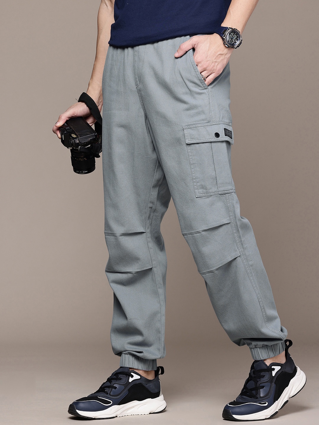 

The Roadster Life Co. Men Relaxed Fit Pure Cotton Joggers, Grey