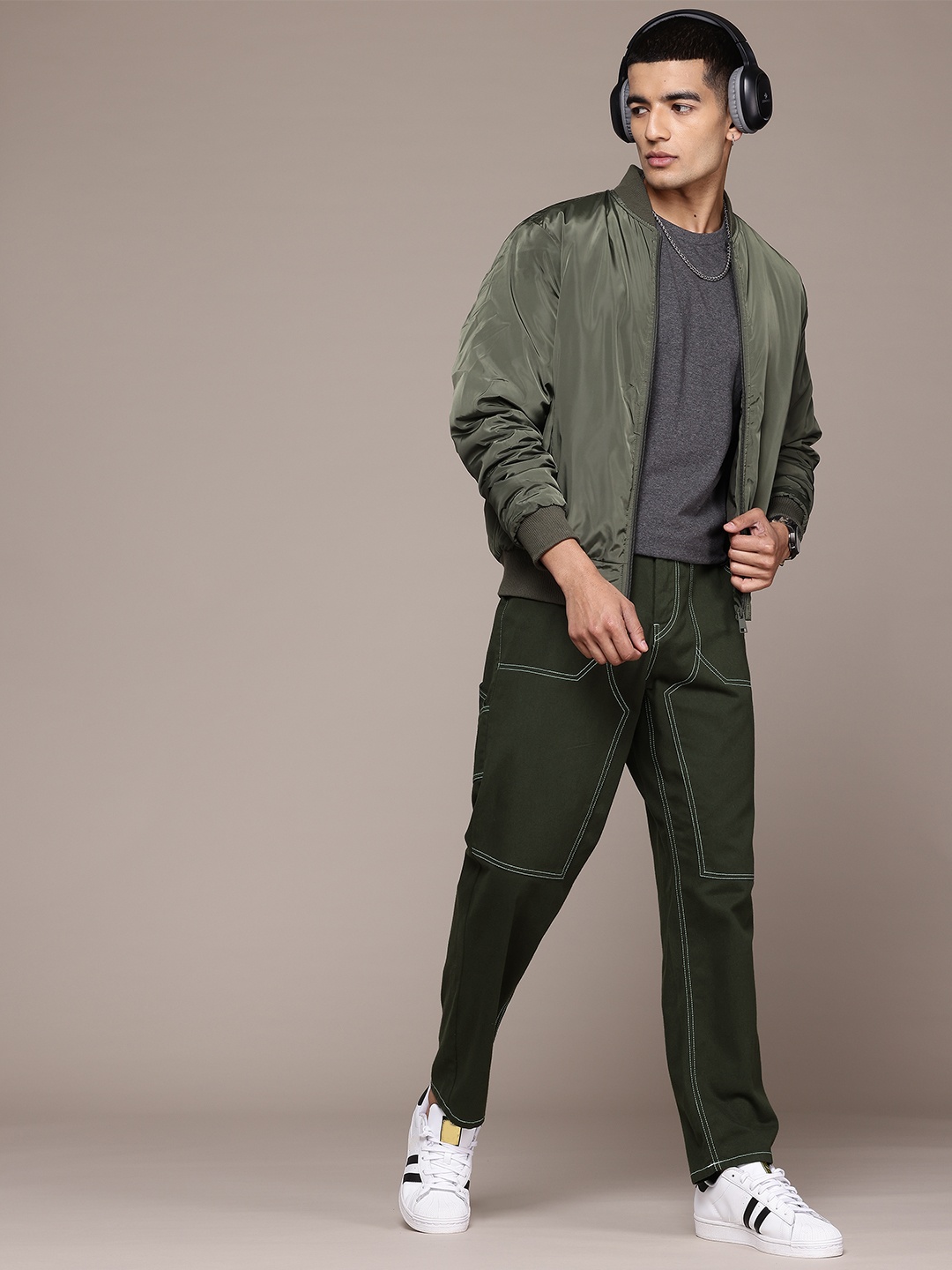 

The Roadster Lifestyle Co. Men Mid-Rise Relaxed Fit Pure Cotton Trousers, Green