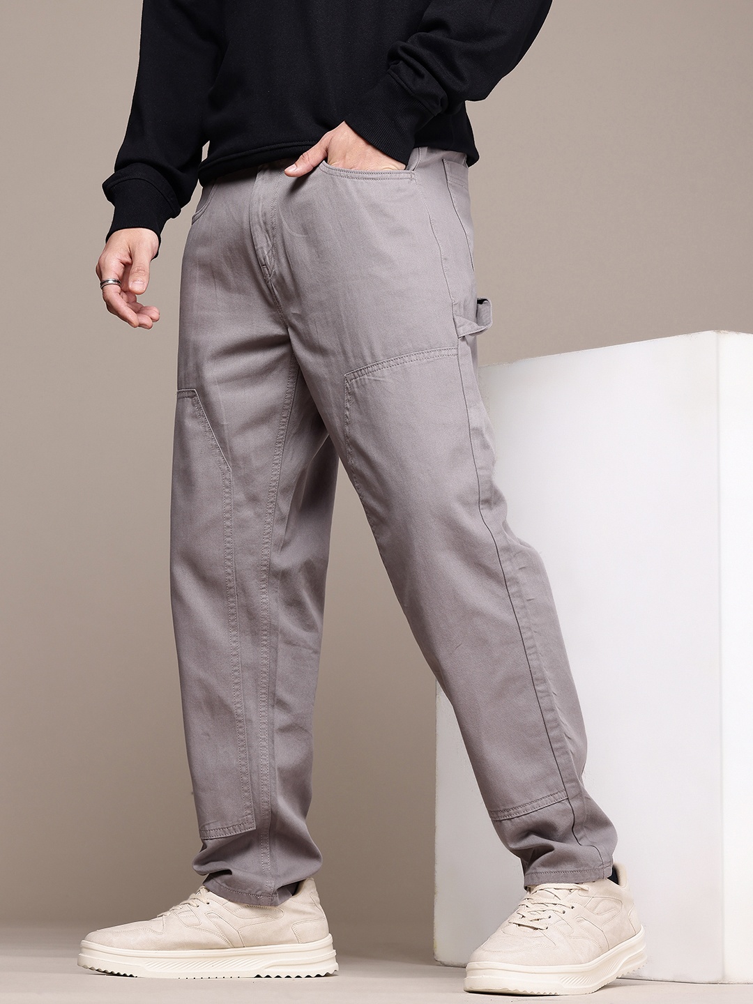 

The Roadster Life Co. Men Relaxed Fit Pure Cotton Cargos Trousers, Grey