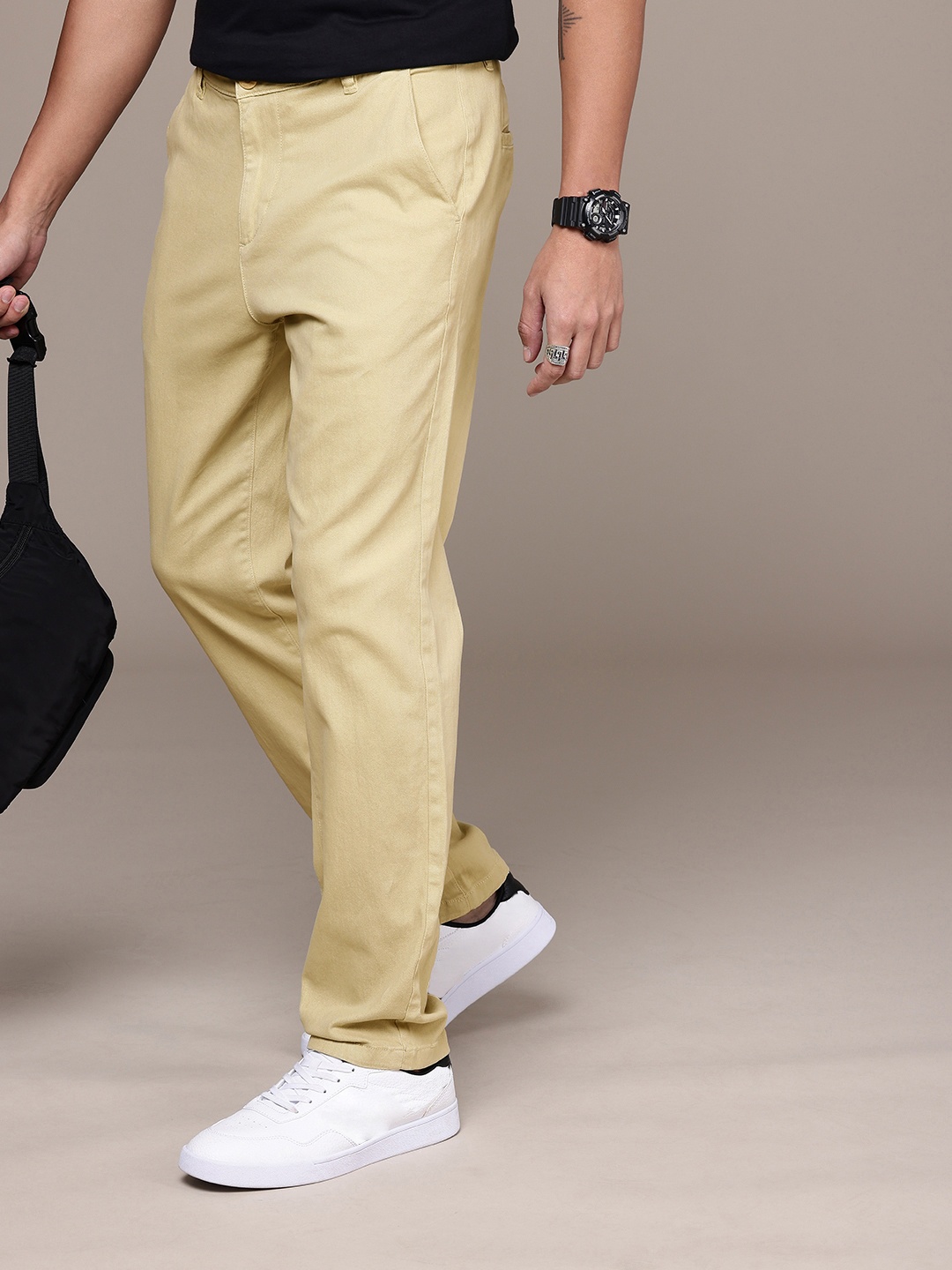 

The Roadster Life Co. Men Chinos Trousers, Beige
