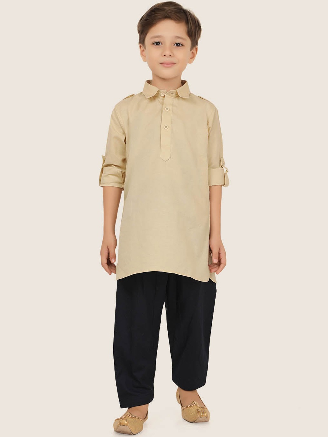 

Ethniks Neu-Ron Boys Shirt Collar Straight Pathani Kurta With Pyjama, Cream