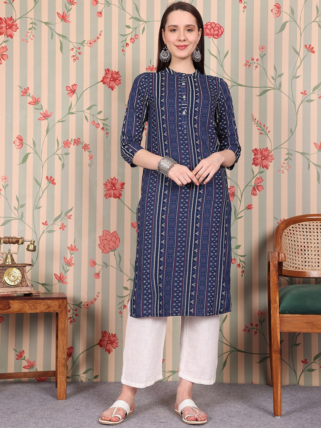 

Ode by House of Pataudi Mandarin Collar Printed Kurta, Navy blue