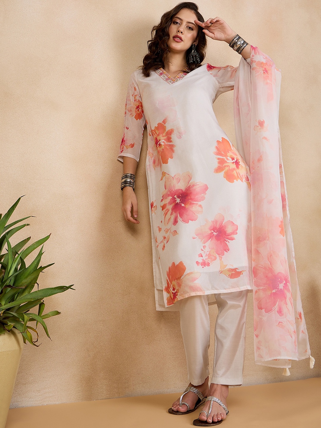 

Anouk White Floral Printed Regular Straight Kurta With Trousers & Dupatta, Off white