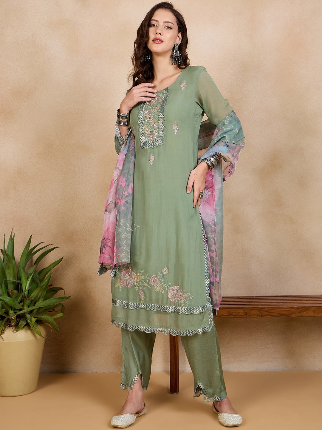 

Anouk Floral Embroidered Regular Sequinned Organza Kurta With Trousers & Dupatta, Olive