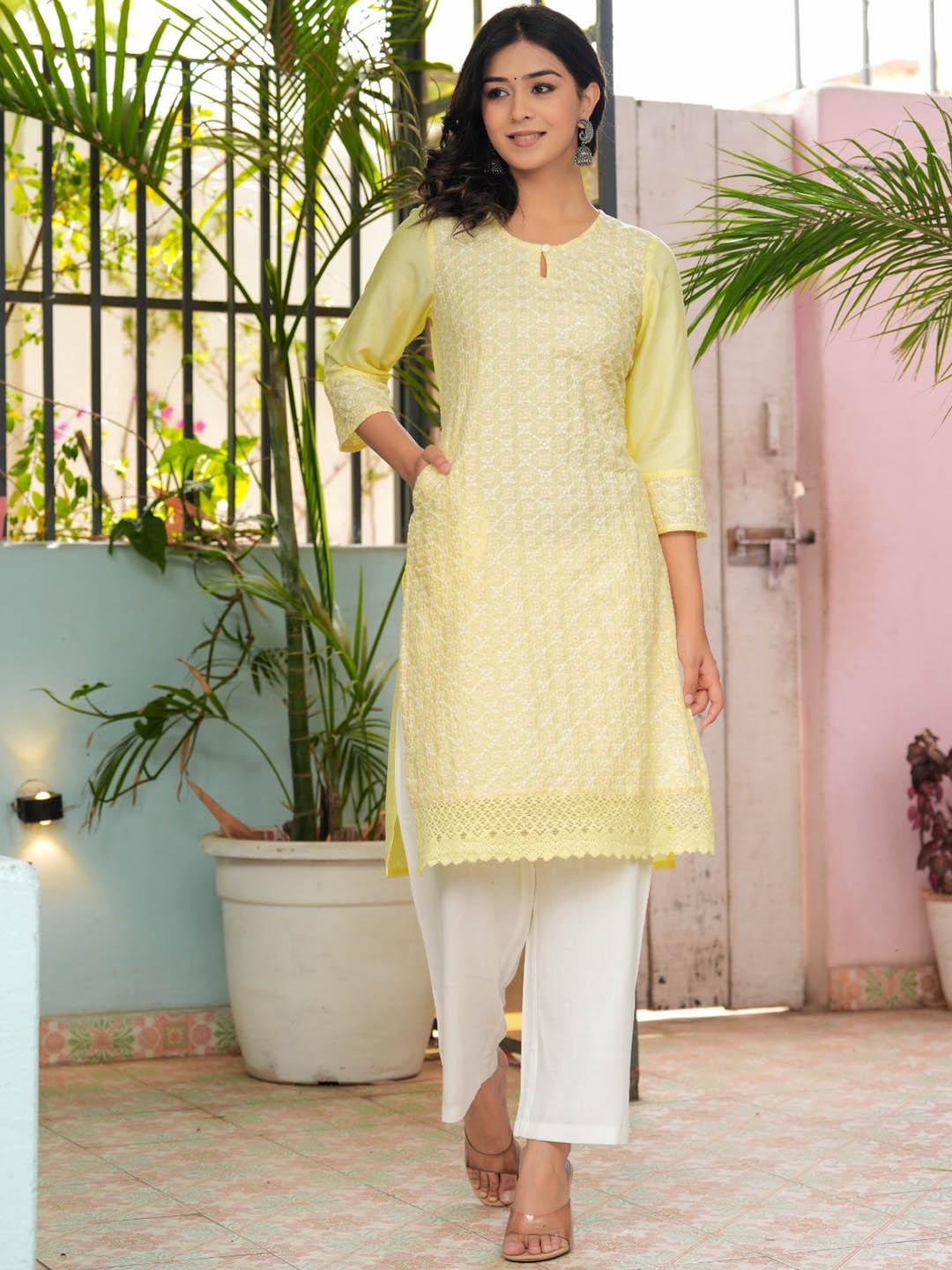 

Hatheli Chinkari Embroidered Straight Kurta, Yellow