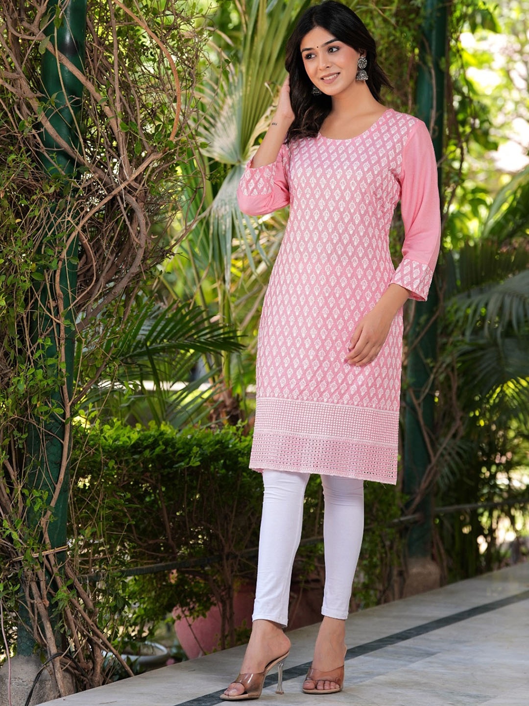 

Hatheli Chinkari Embroidered Straight Kurta, Pink