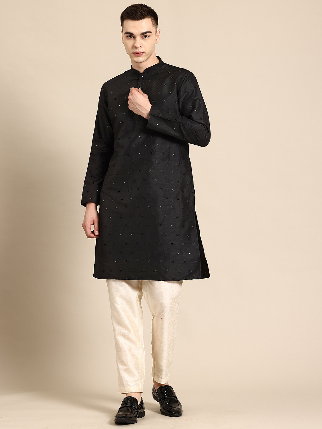 

Sayisha Men Floral Embroidered Sequinned Kurta, Black
