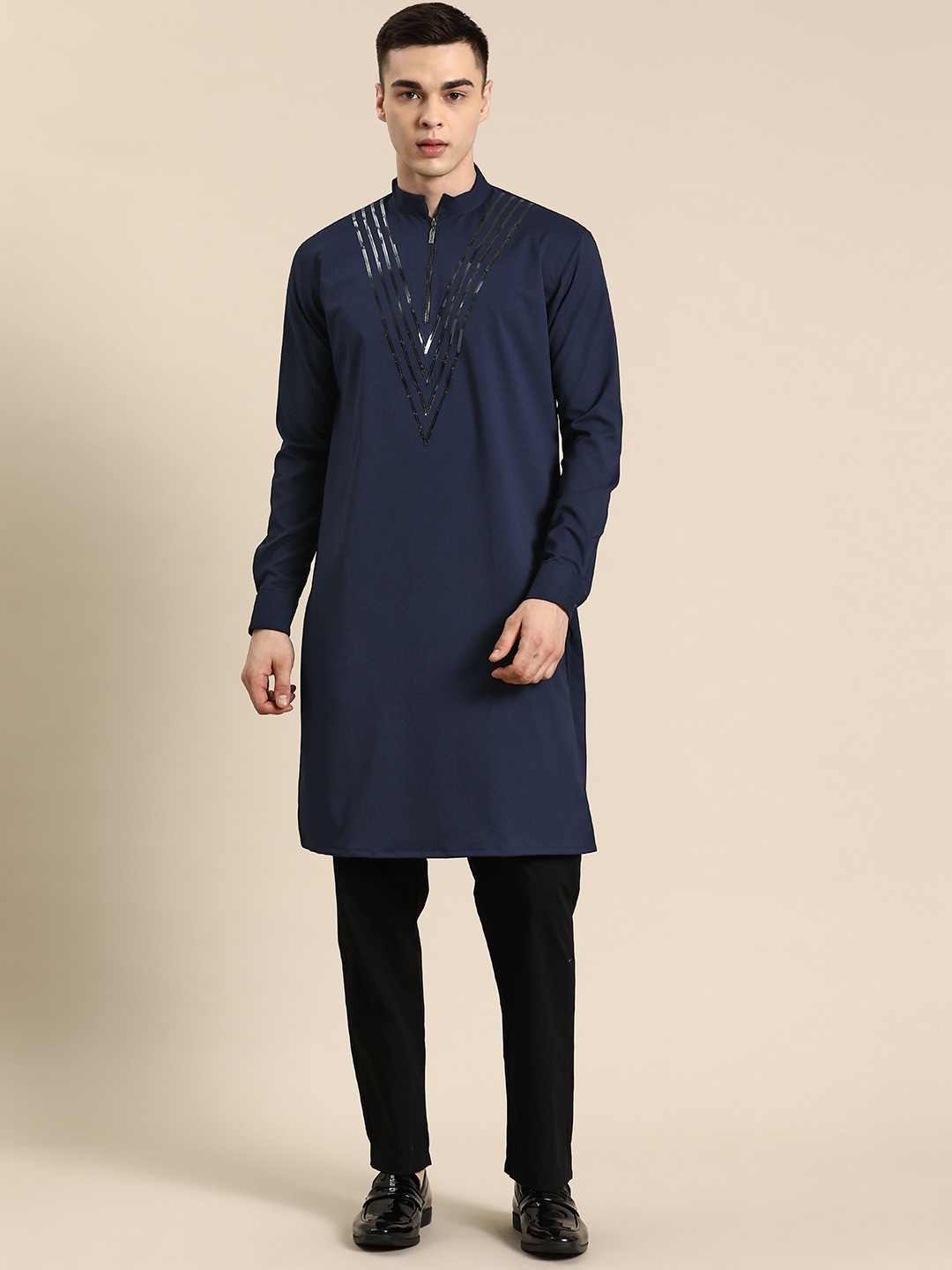 

Sayisha Men Geometric Yoke Design Kurta, Navy blue