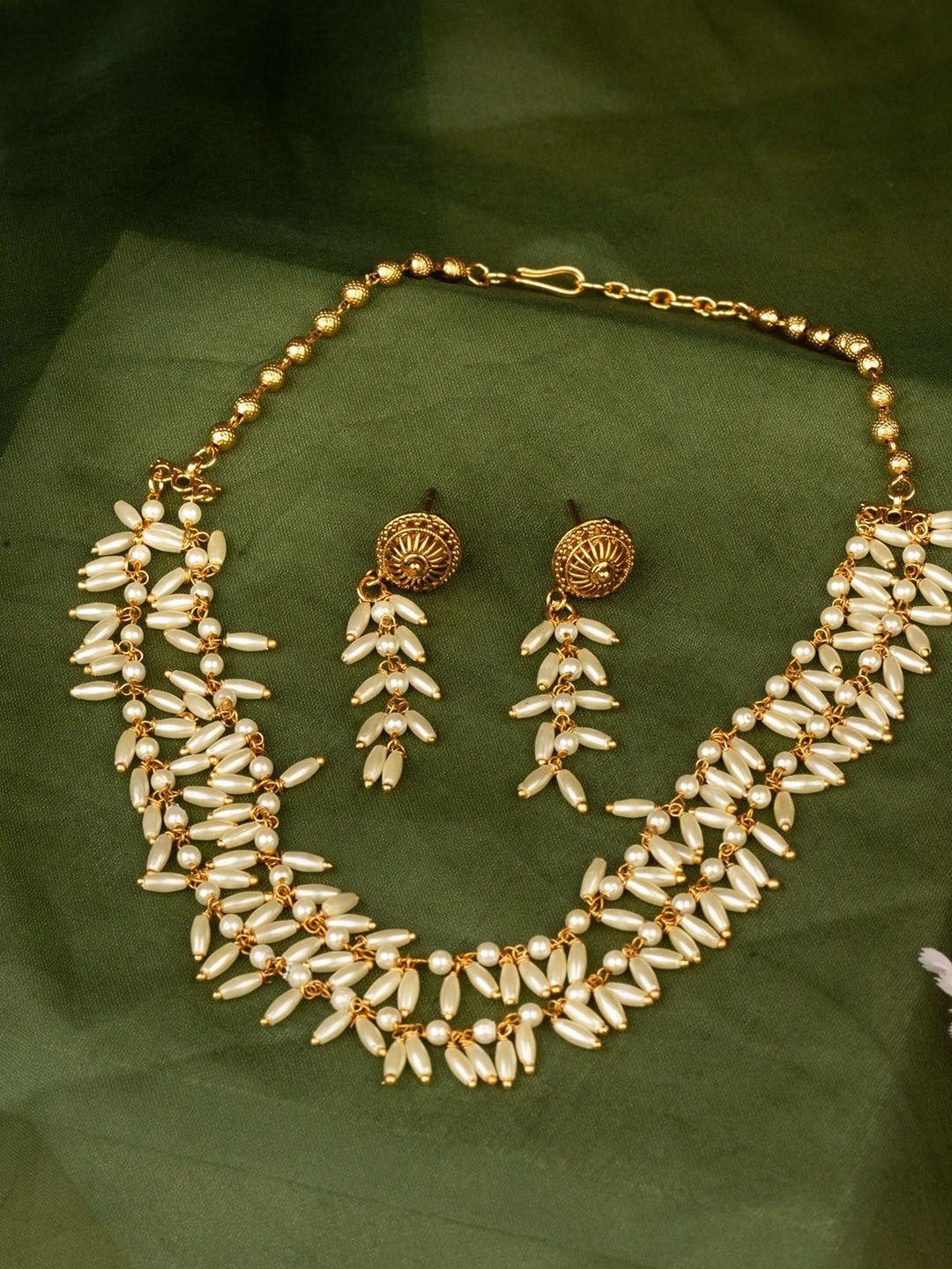 

Mirraw Gold-Plated Pearl-Beaded Jewellery Set