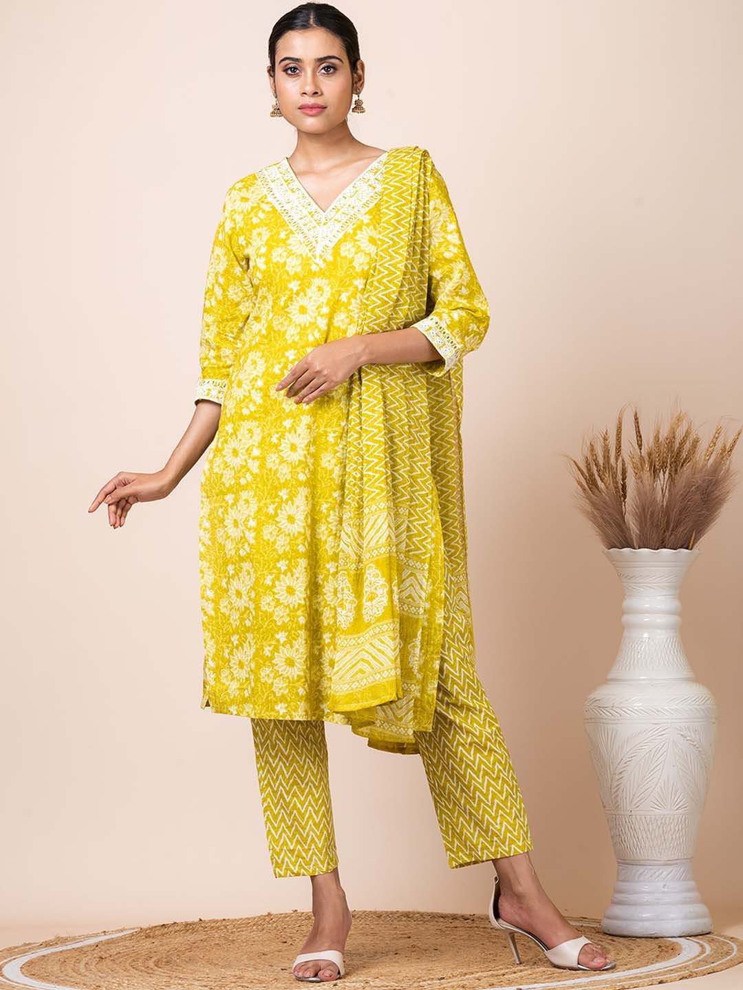 

SARSO Floral Printed Thread Work Pure Cotton Straight Kurta With Trousers & Dupatta, Yellow