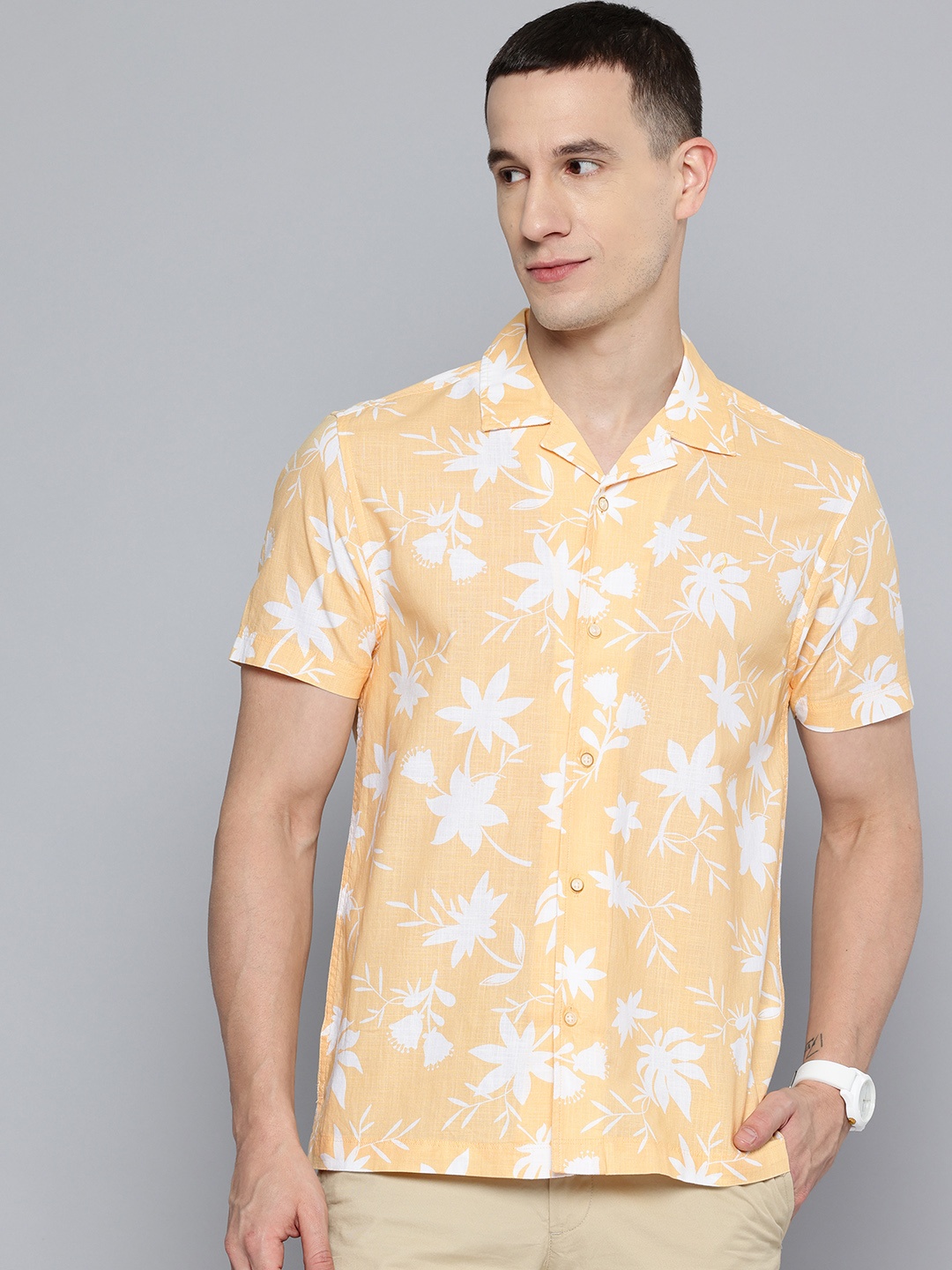 

Indian Terrain Chiseled Cotton Printed Shirt, Peach