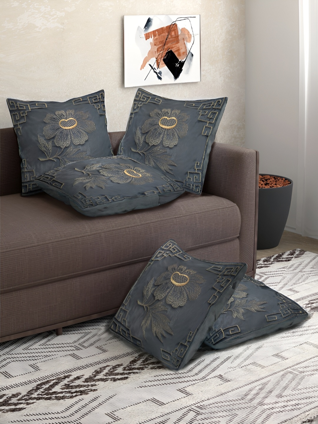 

FABINALIV Grey & Gold-Toned 5 Pieces Floral Printed Square Cushion Covers