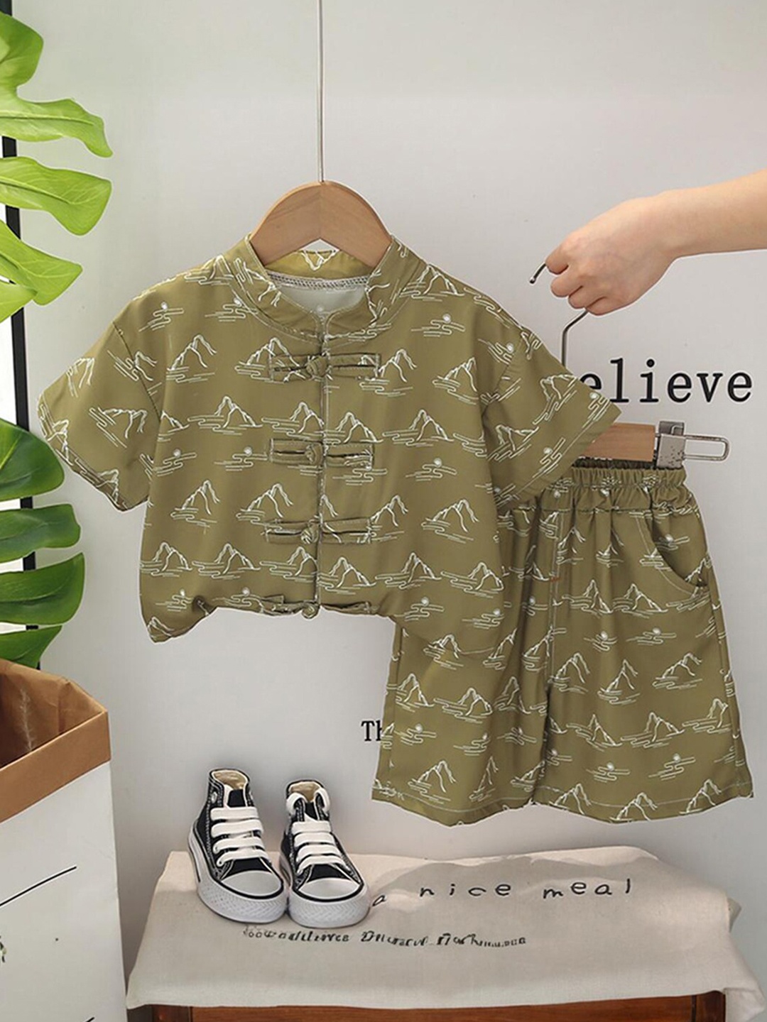 

INCLUD Boys Mandarin Collar Printed Shirt With Shorts Set, Green