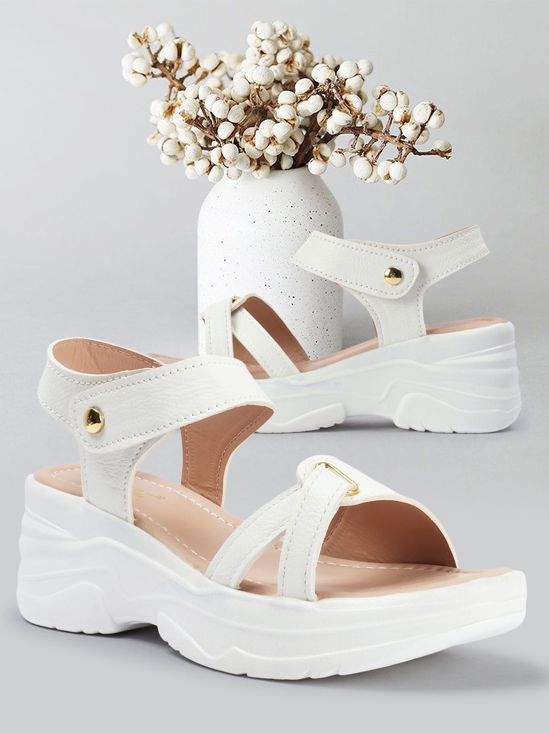 

VENDOZ Open Toe Casual Wedges, White