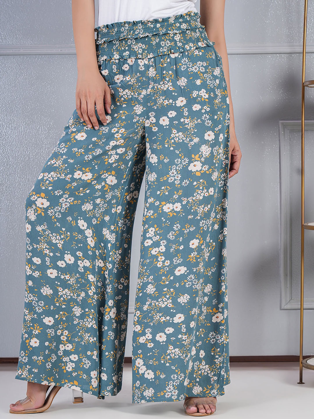 

DEBONATELLA Women Floral Printed Flared Palazzo, Green