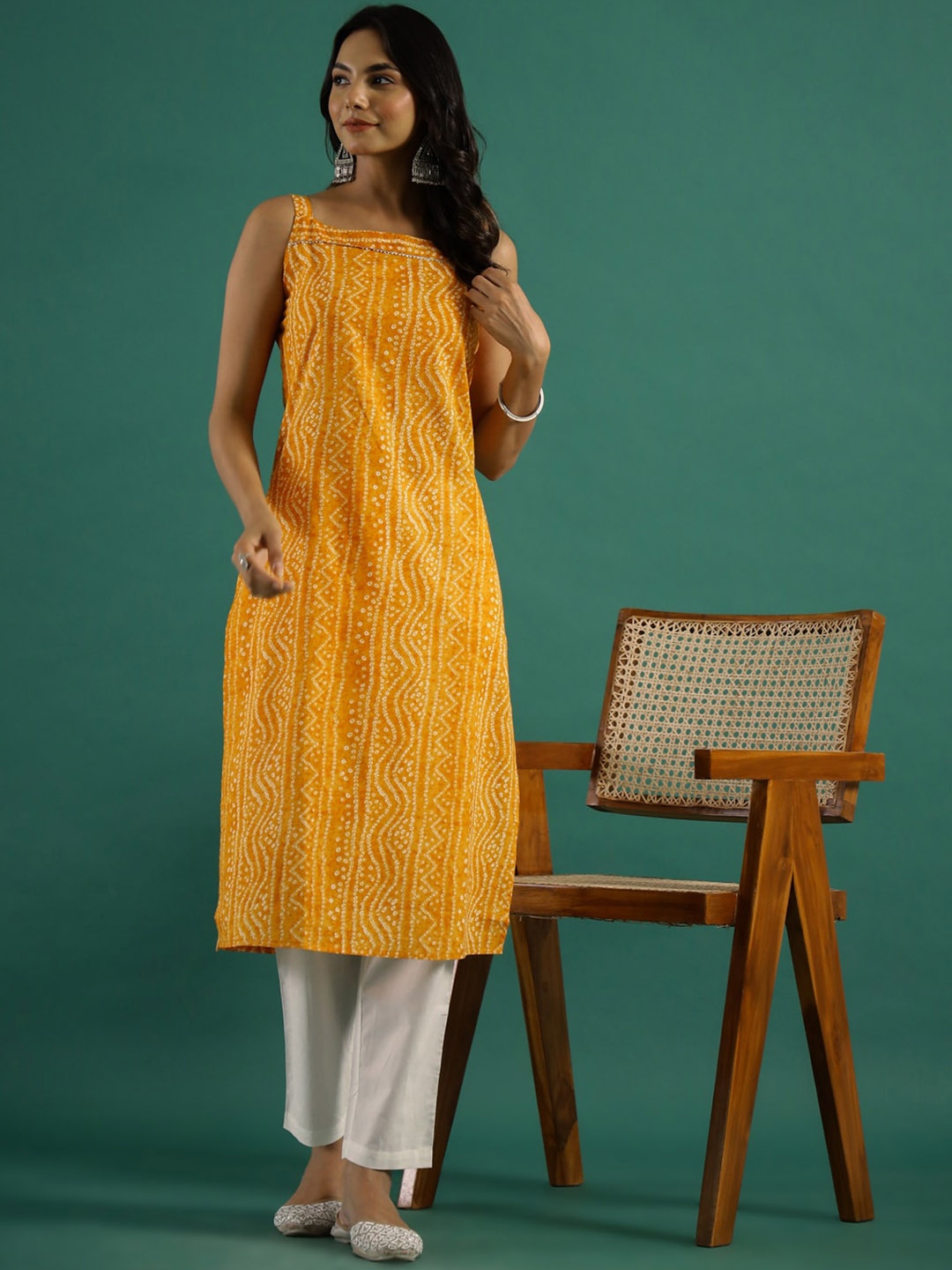 

Sangria Bandhani Printed Square Neck Sleeveless Straight Kurta With Trousers, Yellow