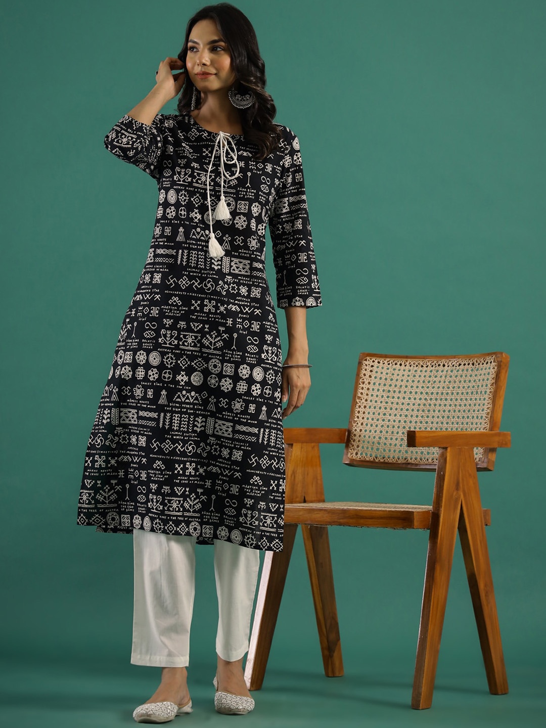 

Sangria Ethnic Motifs Printed Pure Cotton Straight Kurta With Trousers, Black