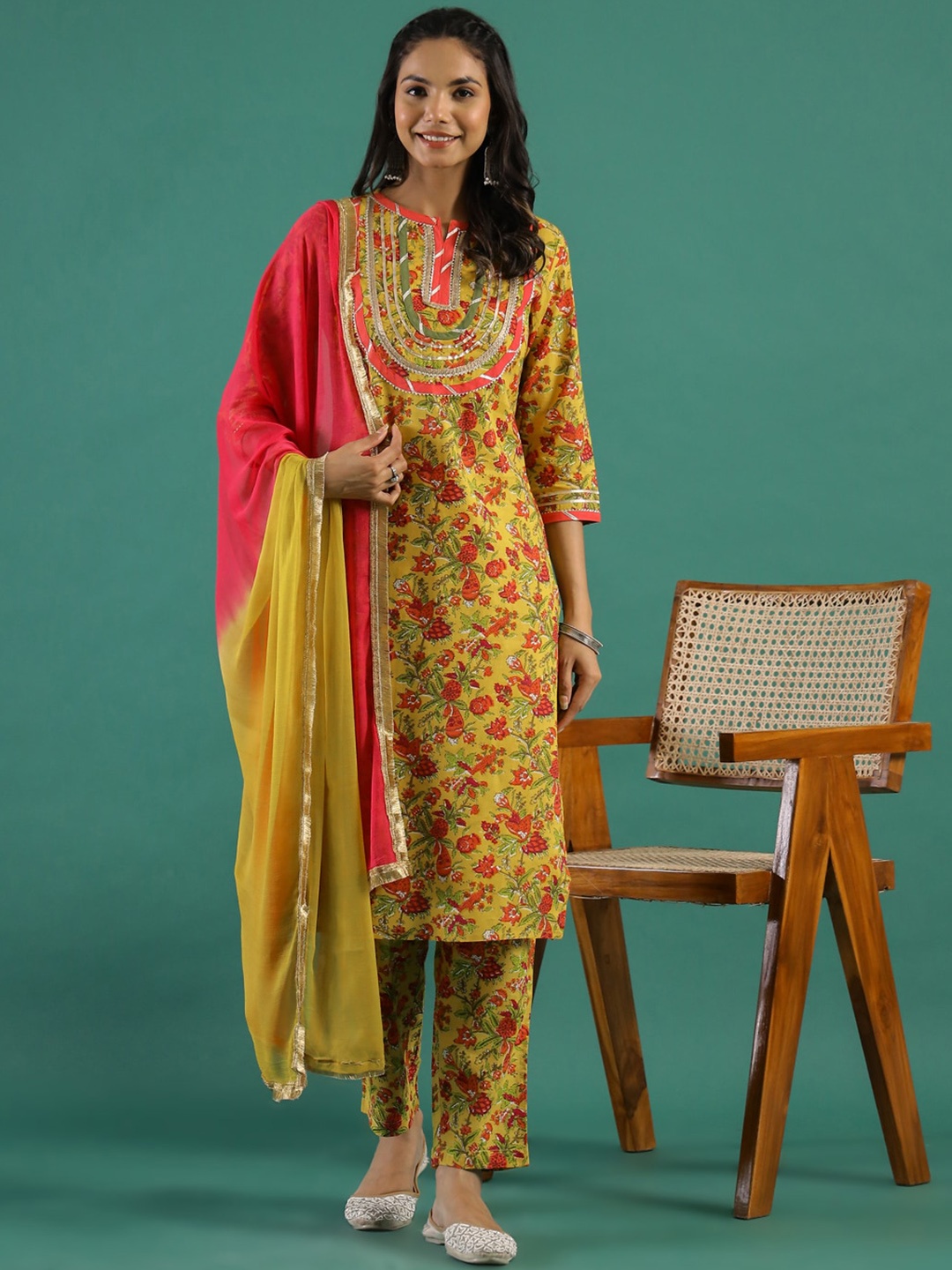

Sangria Floral Printed Pure Cotton Kurta Trousers & Dupatta Set, Yellow