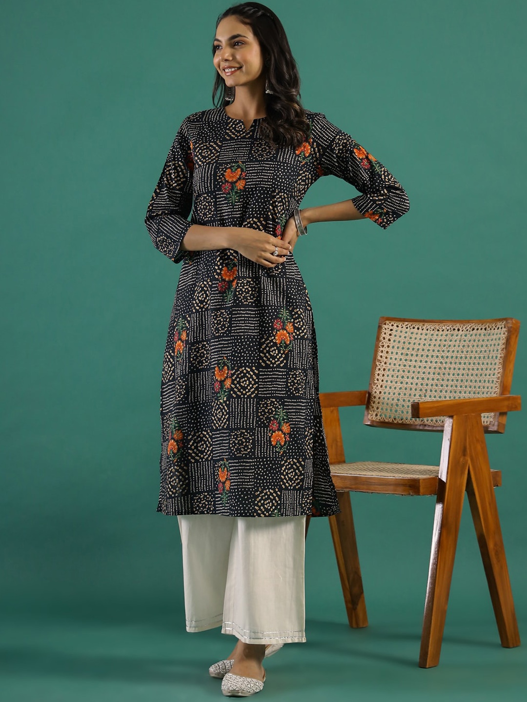 

Sangria Bandhani Printed Pure Cotton Straight Kurta & Trousers, Black