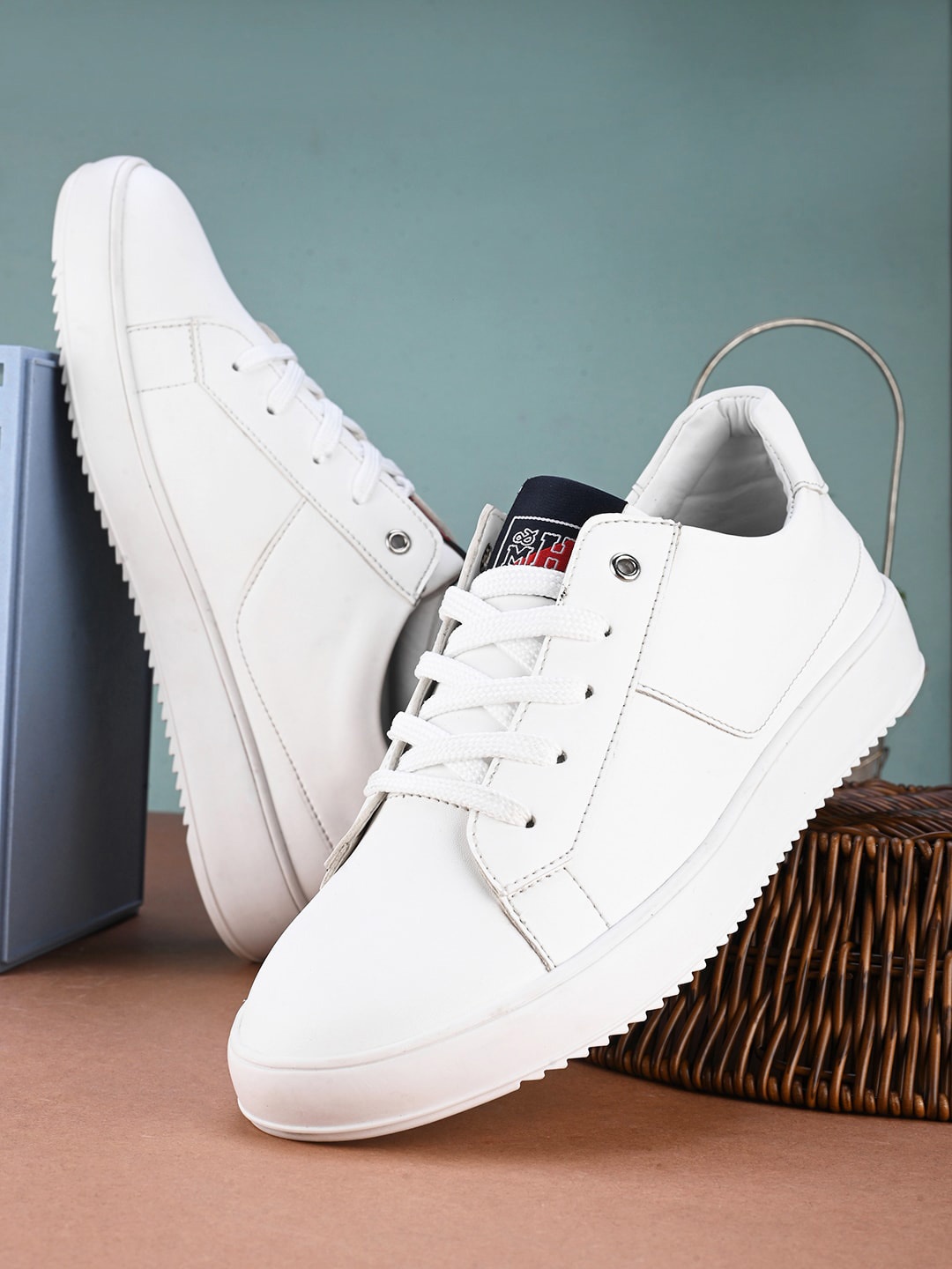 

Mast & Harbour Men White Round Toe Lightweight Sneakers