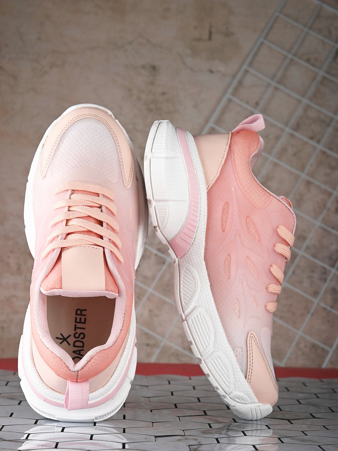 

The Roadster Lifestyle Co. Women Pink Round Toe Lightweight Sneakers