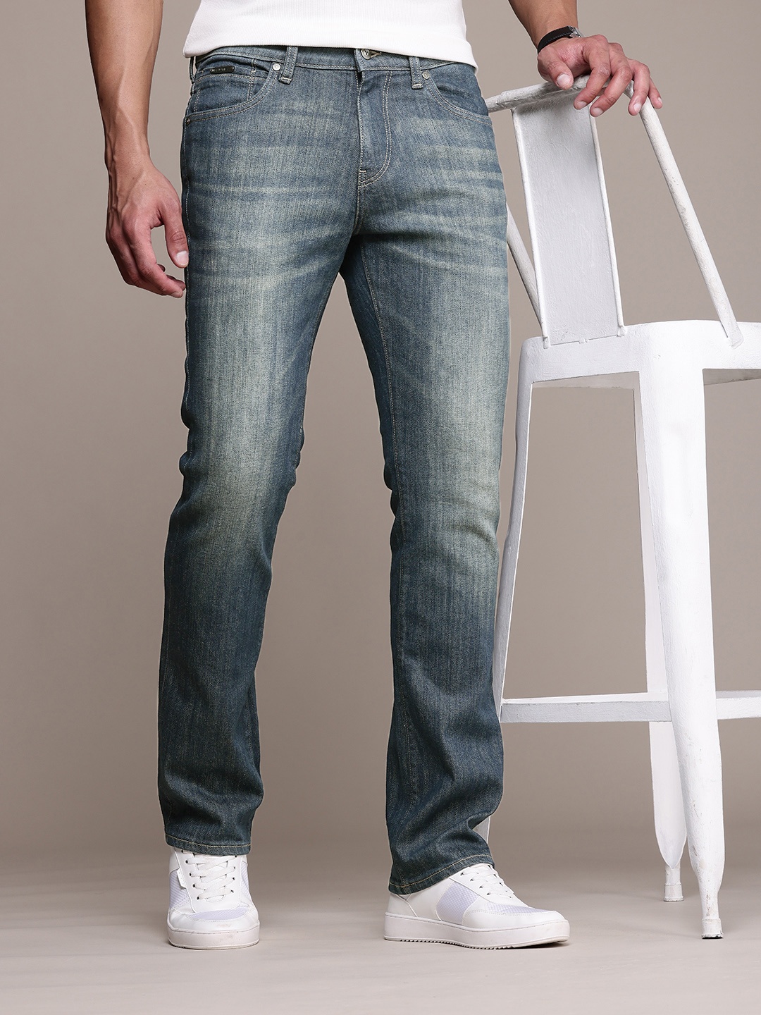 

Nautica Men Straight Fit Heavy Fade Stretchable Jeans, Blue
