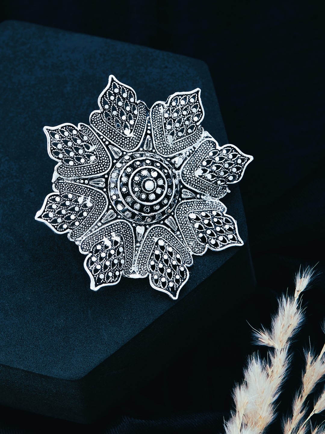 

ATIBELLE Silver-Plated Floral Textured Adjustable Finger Ring