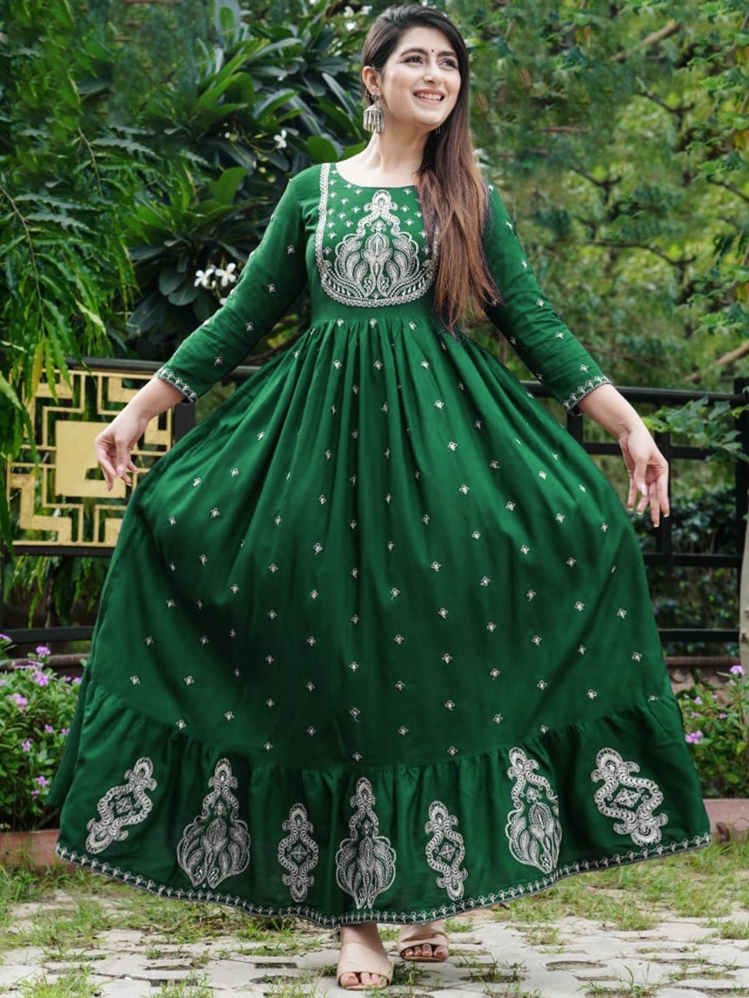 

DSS FASHION Floral Yoke Design Round Neck Zari Anarkali Kurta, Green