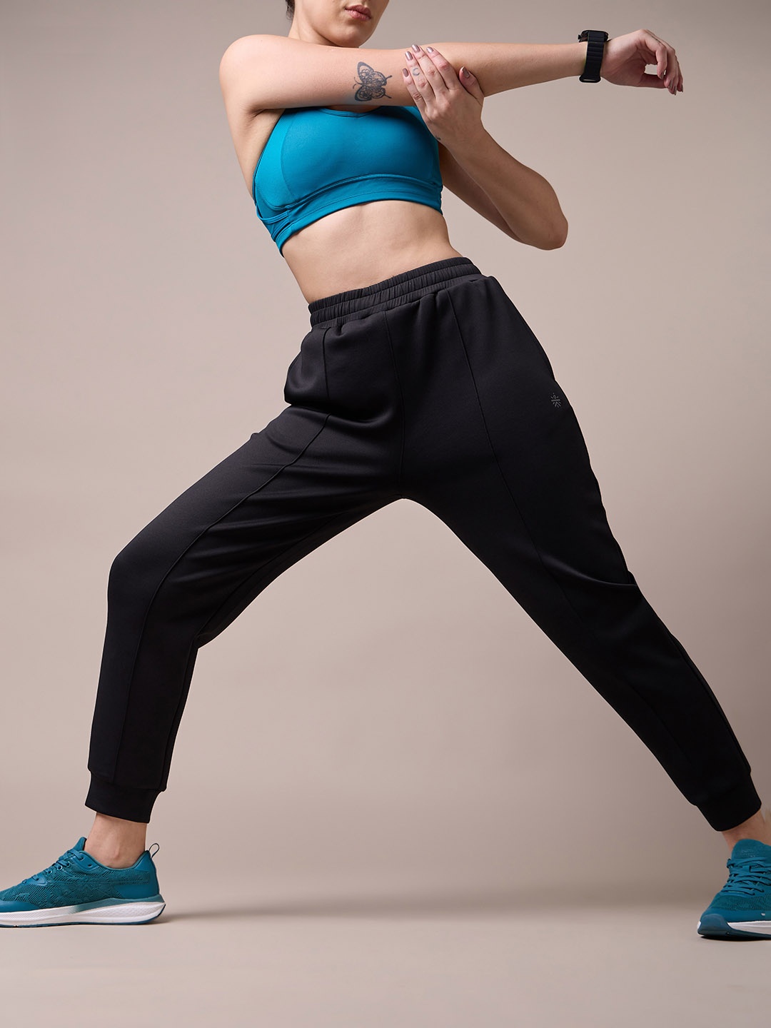 

CULT Women Flydry Mid-Rise Joggers, Black