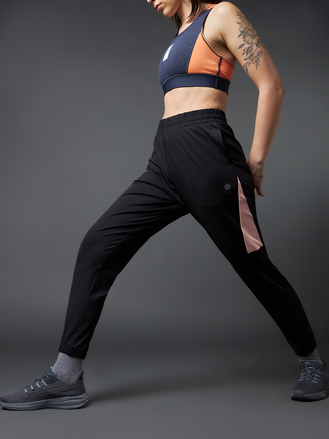 

CULT Women Colorblocked Moisture-Wicking Mid-Rise Pace Up Sports Jogger, Black