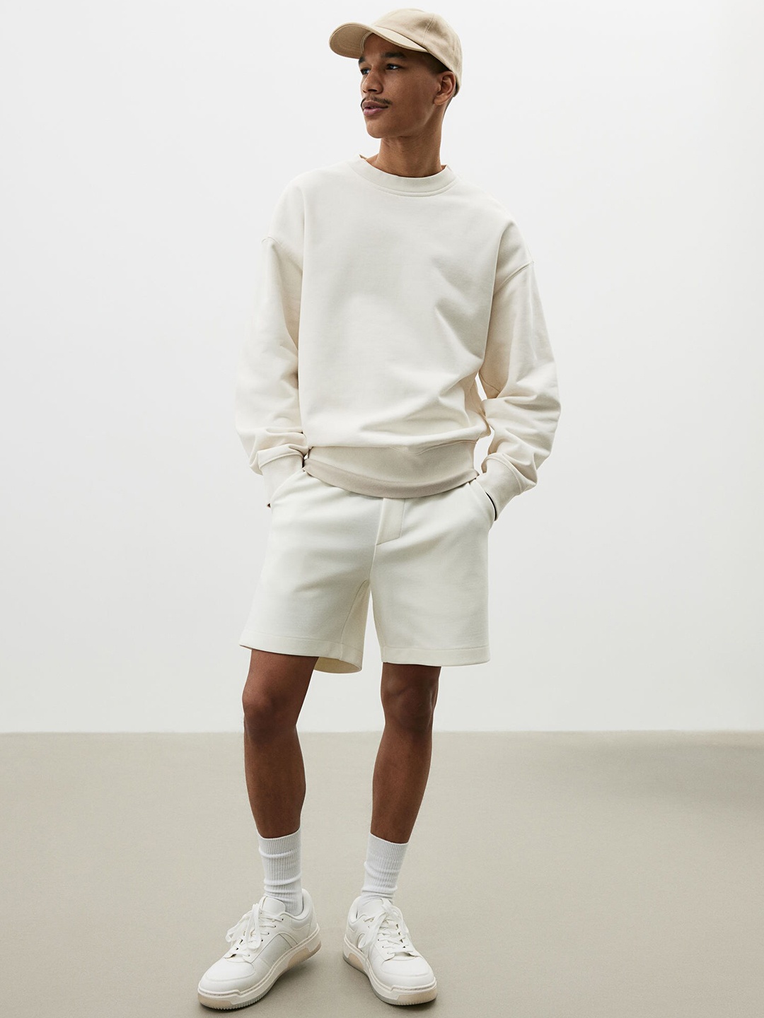 

H&M Men Regular Fit Sweatshorts, White