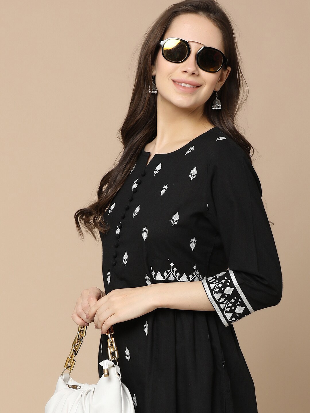 

V-Mart Ethnic Embroidered Round Neck Kurta, Black