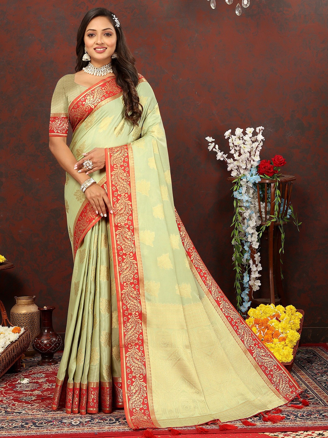 

VEDANT VASTRAM Ethnic Motifs Woven Design Zari Saree, Green