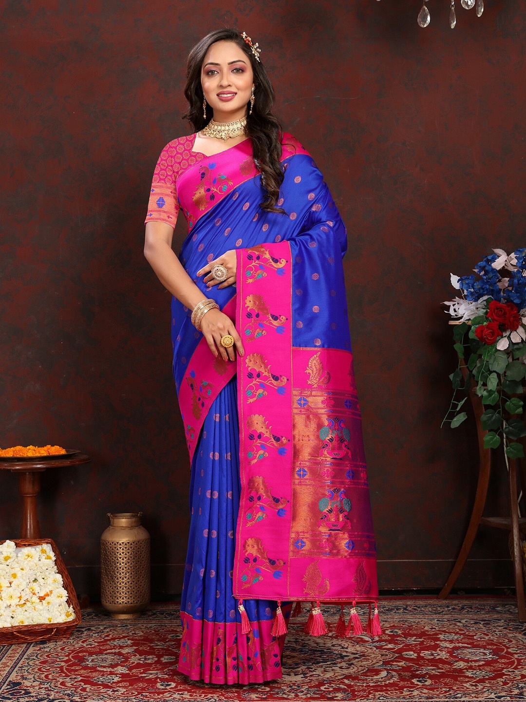 

VEDANT VASTRAM Floral Woven Design Zari Paithani Saree, Blue