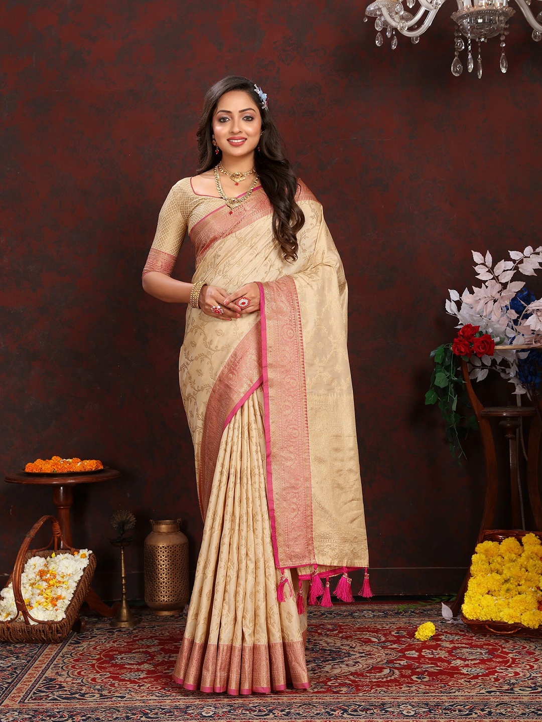 

VEDANT VASTRAM Woven Design Zari Banarasi Saree with Tassels, Beige
