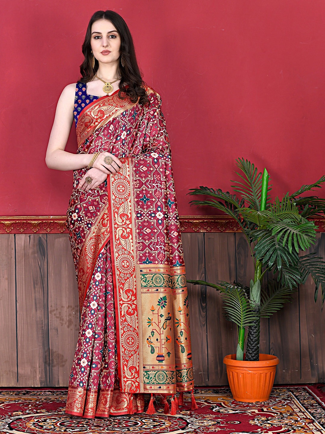 VEDANT VASTRAM Ethnic Motifs Woven Design Saree, Maroon