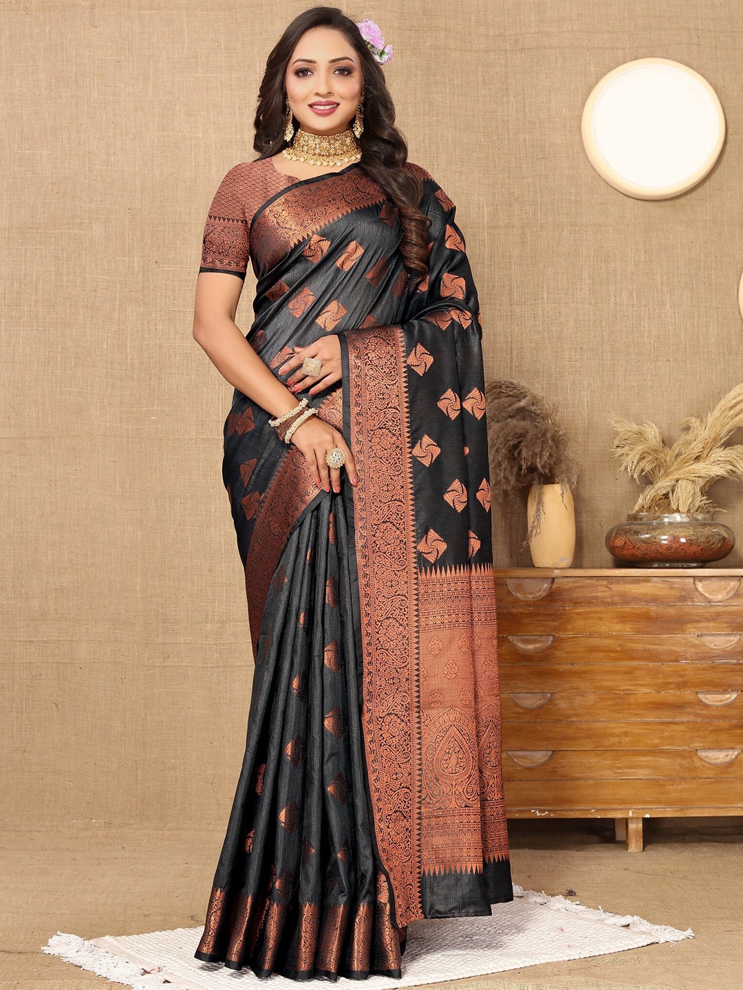 

VEDANT VASTRAM Ethnic Motifs Zari Banarasi Saree, Black