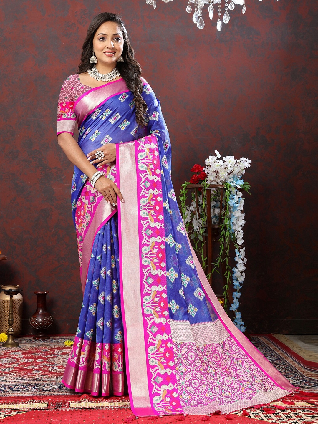 VEDANT VASTRAM Woven Design Zari Saree, Blue