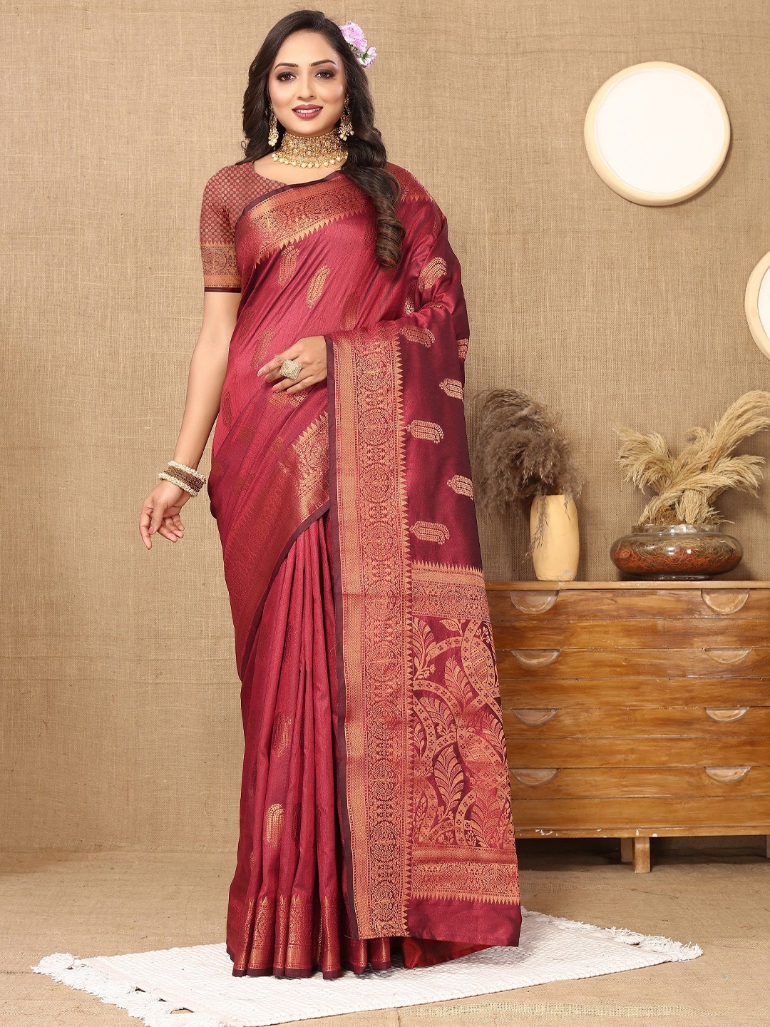 

VEDANT VASTRAM Ethnic Motifs Woven Design Zari Saree, Red